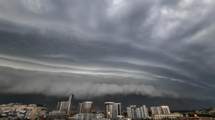 RHMZ izdao novo upozorenje: Krupan grad, olujni i orkanski udari vetra u petak i subotu