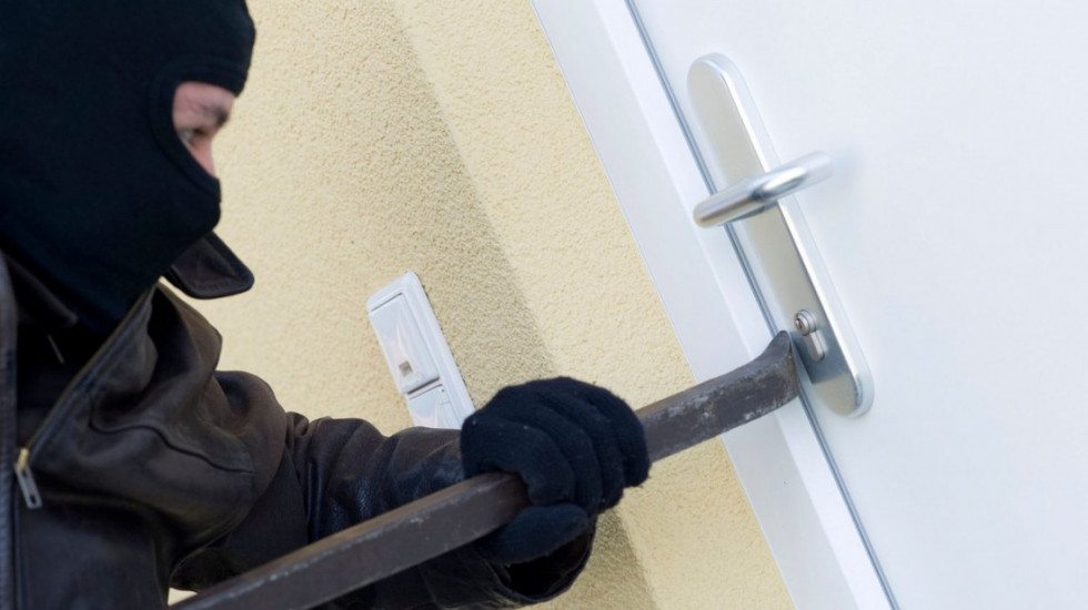 Provalnik vam obija dom ili automobil: Šta smete da uradite u tom trenutku, a šta nikako nije dozvoljeno