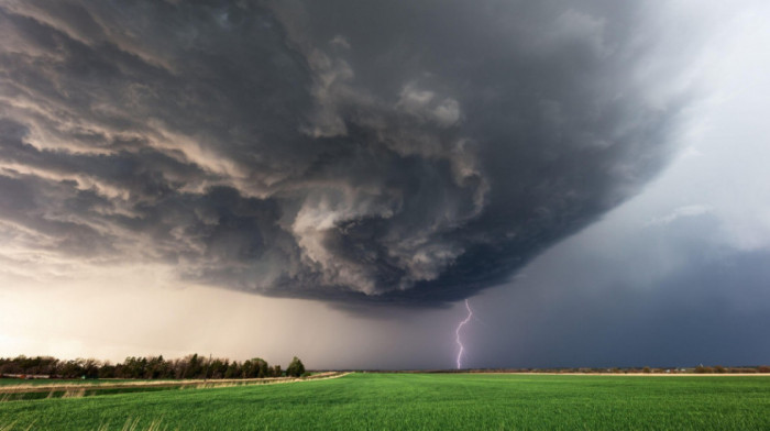 Narandžasti meteoalarm na snazi: Stiže olujno nevreme iz pravca Zapada, može li da se ponovi superćelijska oluja?