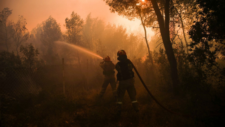 Poboljšala se situacija sa požarima u Grčkoj, ali i dalje moguće širenje vatre zbog ekstremnih vremenskih uslova