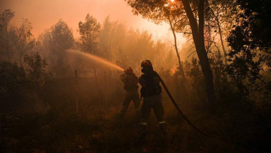 Poboljšala se situacija sa požarima u Grčkoj, ali i dalje moguće širenje vatre zbog ekstremnih vremenskih uslova