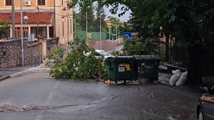 Narandžasti meteoalarm u Hrvatskoj: Najavljeno nevreme stiglo u Zagreb, širi se ka Slavoniji i Baranji