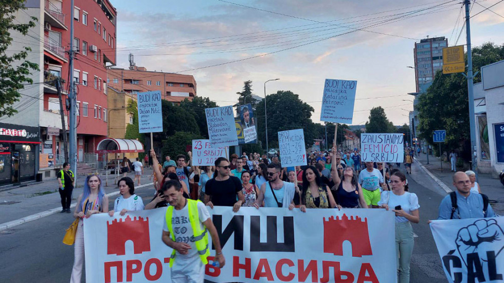 Održan protest opozicije “Srbija protiv nasilja” u Nišu: Šetnja i blokada Mosta mladosti
