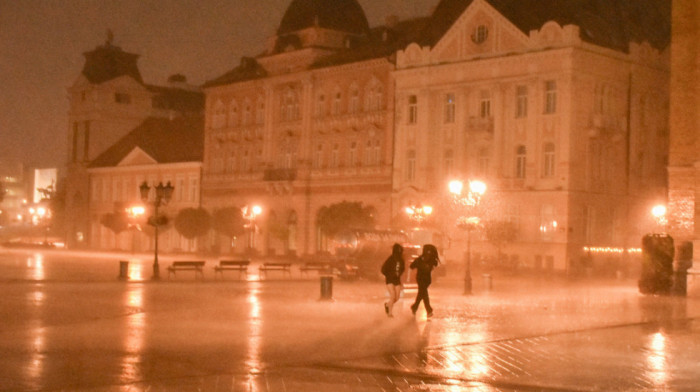 Pljusak sa gradom pogodio Novi Sad: Delovi grada ostali bez vode