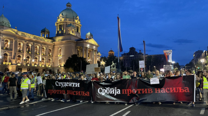 Završen 12. protest "Srbija protiv nasilja"u Beogradu: Šetnja "medijskom trasom" i poruka da se ne odustaje od zahteva