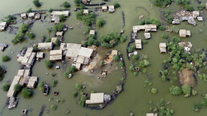 Petoro ljudi poginulo, dvoje nestalo u poplavama na istoku Kine