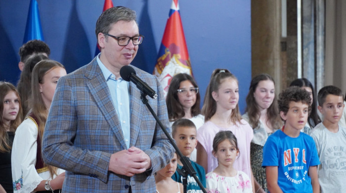 "Ovde ste svoji na svome, uvek ste dobrodošli": Vučić sa decom srpskog porekla iz regiona