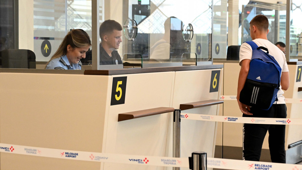 Uhapšen državljanin Konga zbog krađe mobilnog telefona na beogradskom aerodromu -pritvor do 30 dana