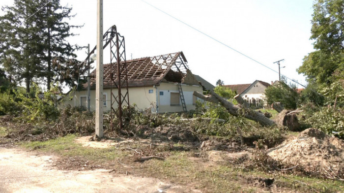 Vlada usvojila uredbe o saniranju uništenog u olujama: Bespovratna pomoć za obnovu 11.000 domova