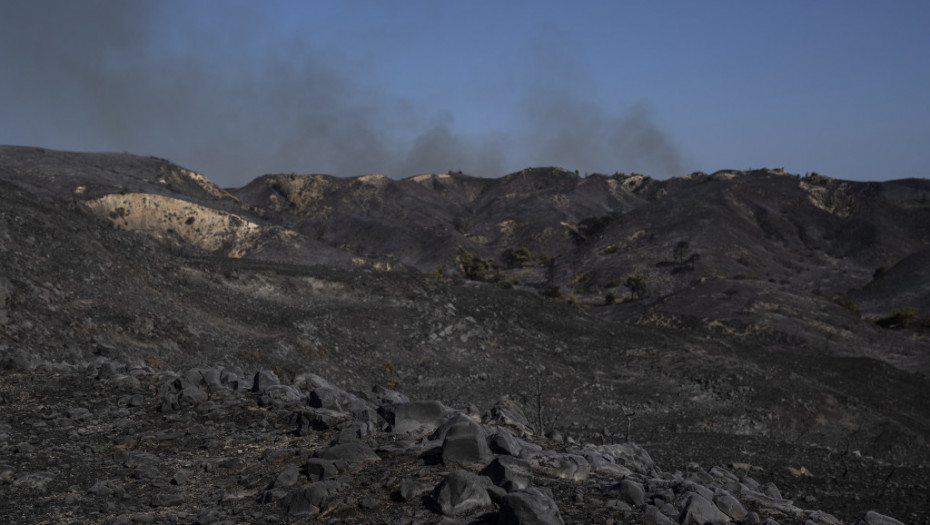 Još jedan dan borbe sa požarima na Rodosu i Krfu