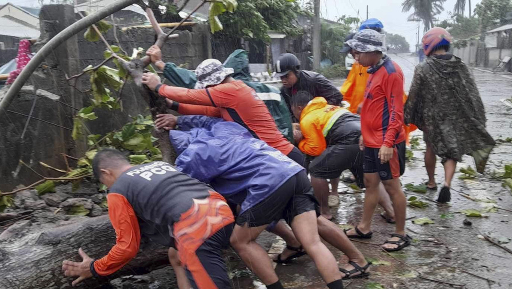 Broj žrtava tajfuna na Filipinima porastao na šest, na hiljade raseljeno