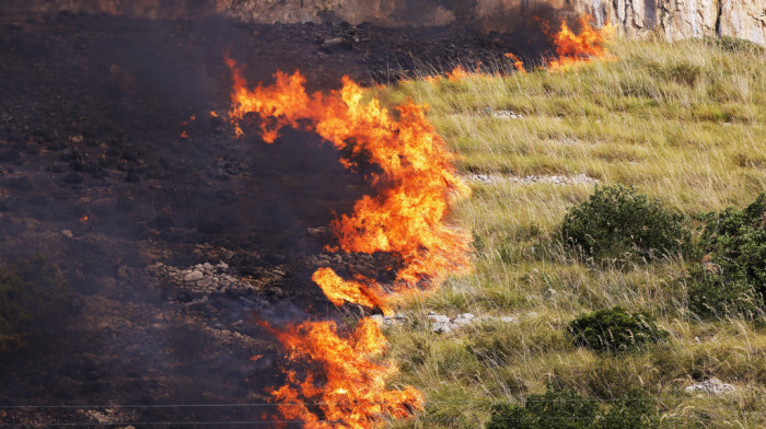 Širom Evrope i severne Afrike i besne požari: Dosad desetine stradalih u razornim stihijama