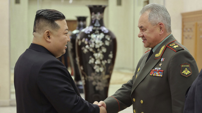 Kim Džong Un sa Sergejom Šojguom o pitanjima nacionalne odbrane i bezbednosti