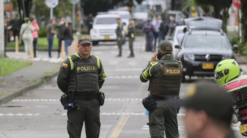 Tragedija u Kolumbiji: Najmanje 10 osoba poginulo kada je školski autobus pao sa litice