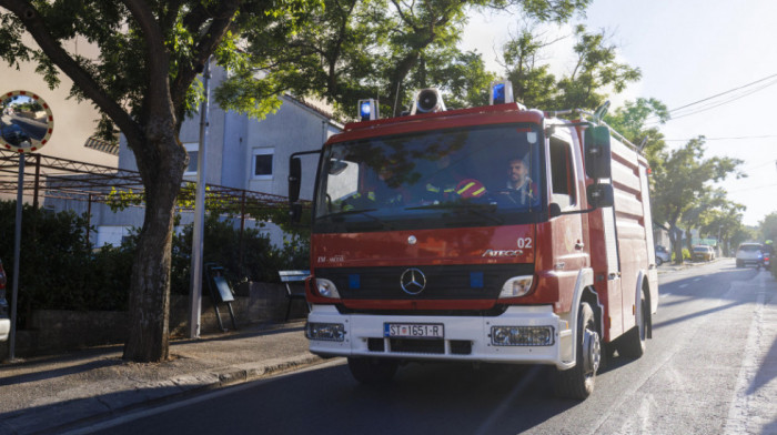 Eksplozija municije tokom gašenje požara: Karlovački vatrogasac ranjen nakon aktivacije ručne bombe