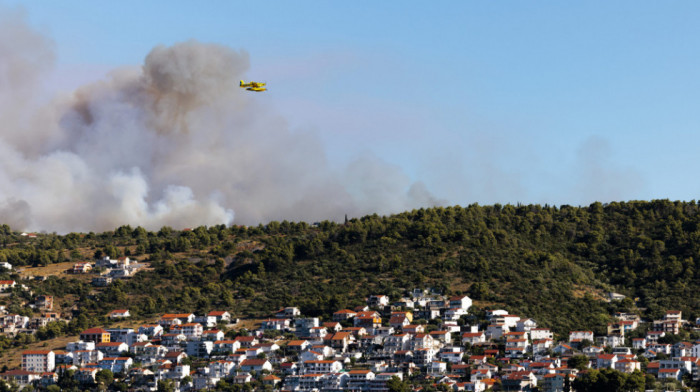 Požar na ostrvu Čiovo u Hrvatskoj još nije ugašen, ali je pod kontrolom