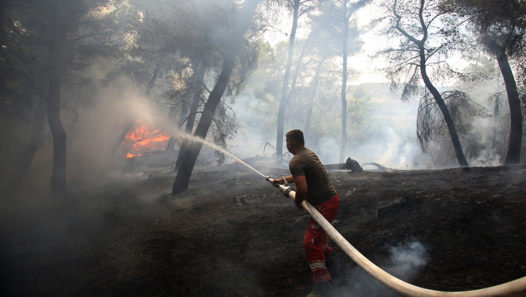 U Albaniji aktivno pet požara: Jaki vetrovi otežavaju gašenje, aktivno 200 vatrogasaca