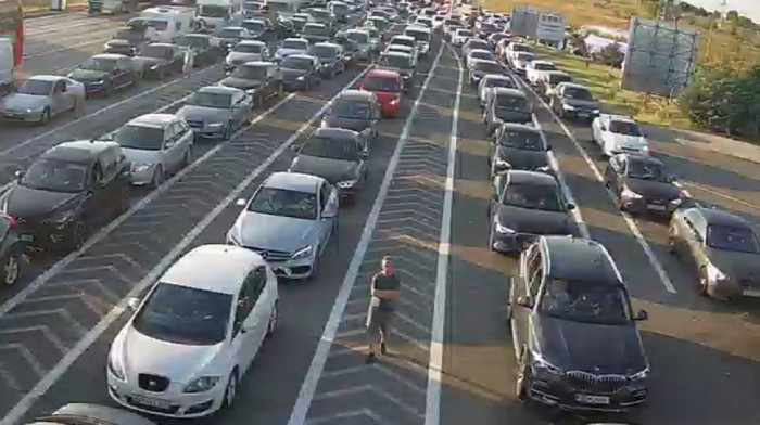 Vozači, oprez: Velike kolone na izlazu iz Srbije, evo gde se najduže čeka