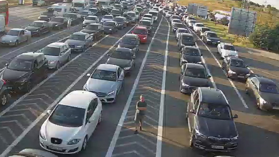 Vozači, oprez: Velike kolone na izlazu iz Srbije, evo gde se najduže čeka