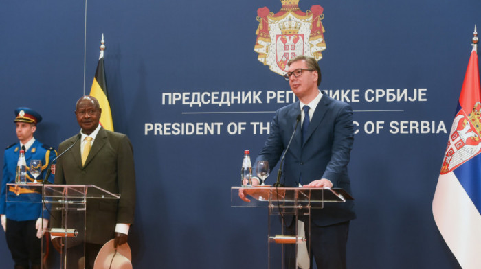 Predsednik Vučić dočekao predsednika Ugande: Obnavljamo i učvršćujemo svoja stara partnerstva