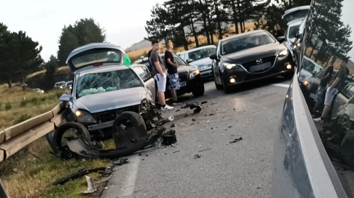 Saobraćajna nesreća na magistrali na Zlatiboru: Učestvovala četiri vozila, obustavljen saobraćaj