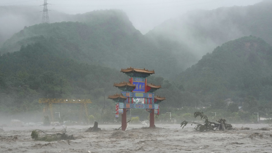 U poplavama u Kini poginulo najmanje 20 osoba, nestalo njih 27