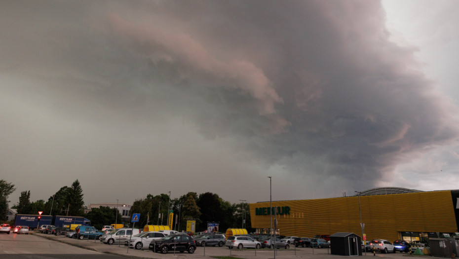 Nevreme u Sloveniji: Tornado u Ilirskoj Bistrici oštetio 11 objekata, obarano drveće i dalekovodi