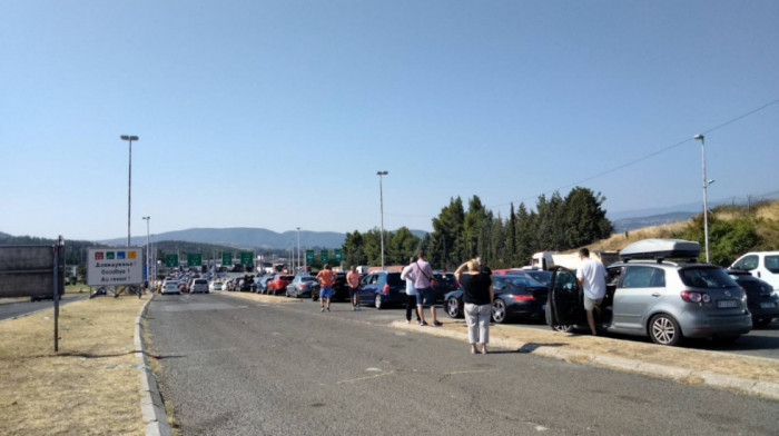 Gužve na granicama: Letnji godišnji odmor počinje u kolonama na granicama