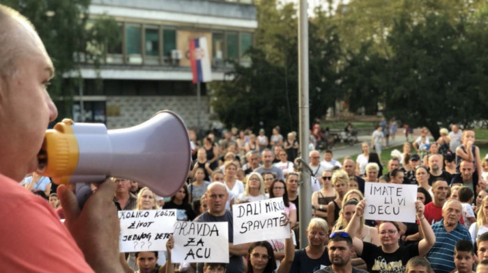 Građani u Bačkoj Palanci traže odgovornost zbog pogibije dečaka: "Koliko košta život jednog deteta"