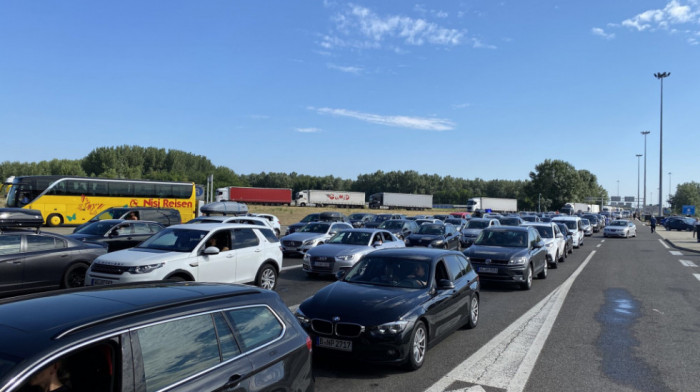 Putnička vozila na Horgošu i Kelebiji čekaju jedan sat