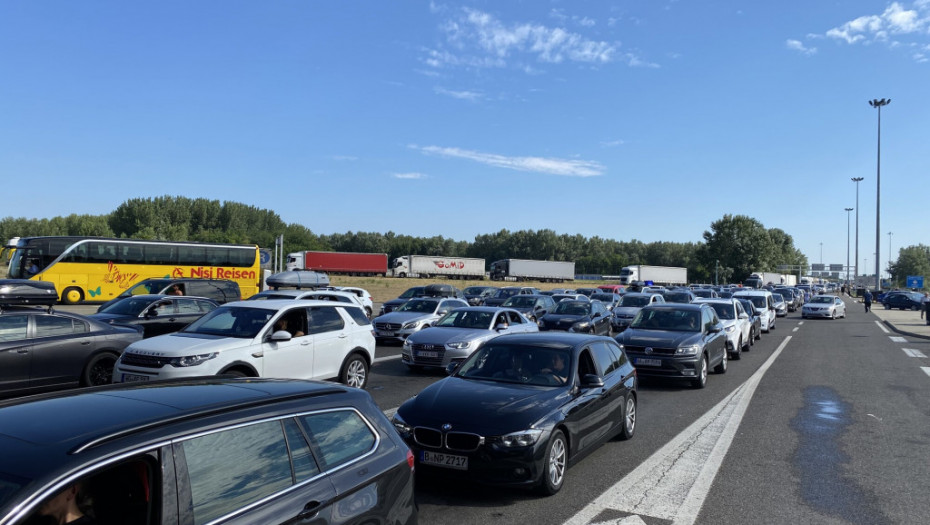 Putnička vozila na Horgošu i Kelebiji čekaju jedan sat