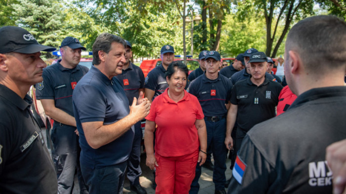 Gašić u Nišu dočekao srpske vatrogasce uz Grčke: "Cela Srbija ponosna na hrabrost i humanost koju su pokazali"