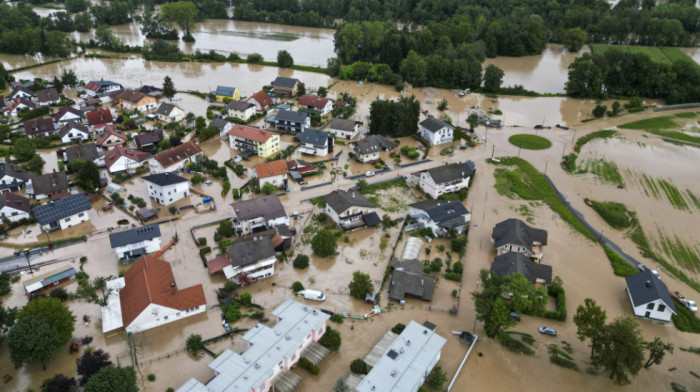 Najavljene nove oluje u Sloveniji: Povećan rizik od klizišta, raste vodostaj Mure