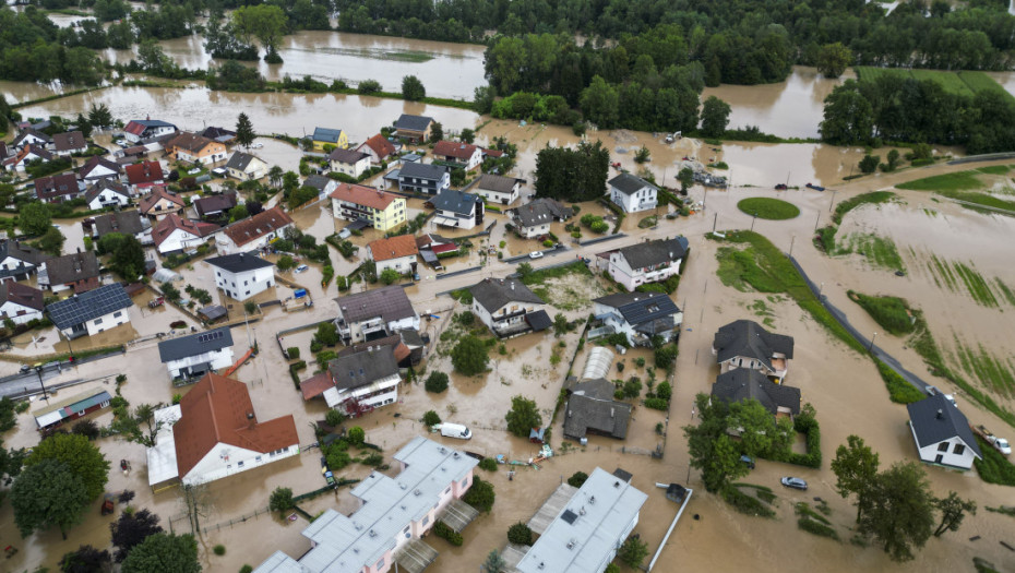 Solidarnost iz inostranstva: Sloveniji poslata humanitarna pomoć iz više zemalja, dobrovoljci već na terenu