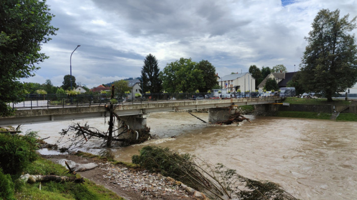 Bujice u Sloveniji nosile sve pred sobom, na nekim mestima čak i mine, bombe i granate