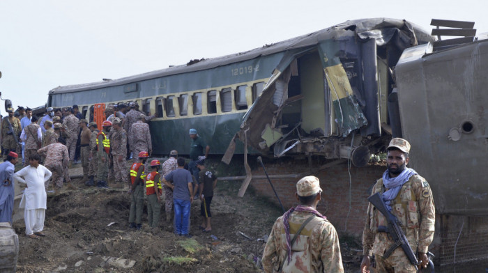 Završena spasilačka operacija u Pakistanu: U železničkoj nesreći poginulo 30, povređeno više od 90 ljudi