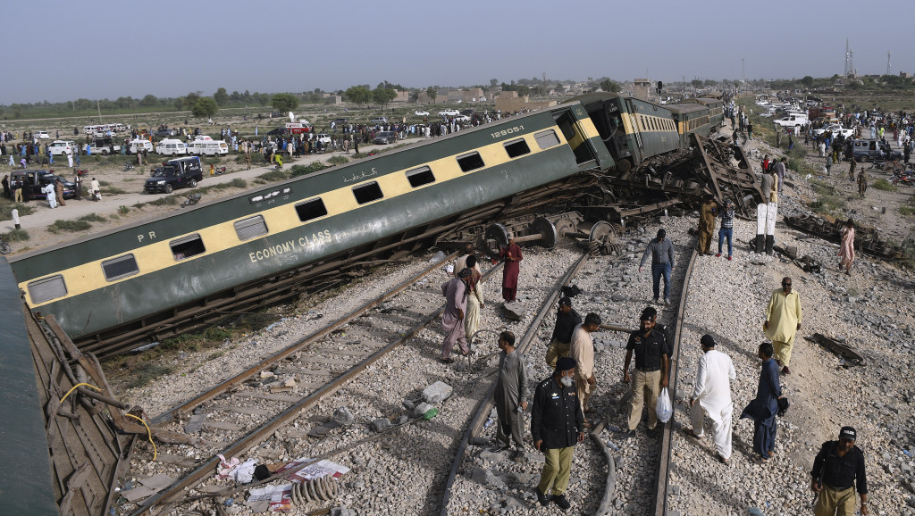 Raste broj stradalih u železničkoj nesreći u Pakistanu: Najmanje 30 poginulih, 60 osoba povređeno