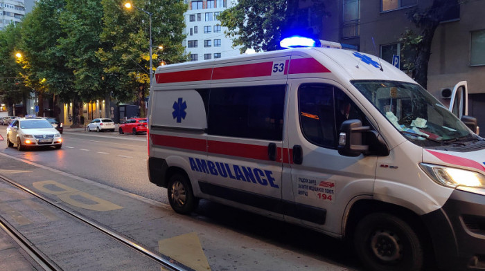 Sudar automobila i tramvaja u Bulevaru kralja Aleksandra, tri osobe prevezene u Urgentni centar