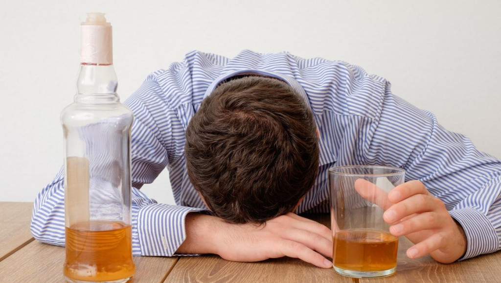 Pobedite mamurluk i pre pijanstva: Šta treba uneti u organizam pre konzumacije alkohola kako bi "dan posle" bio lakši
