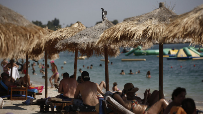 Tiha revolucija na Mediteranu: "Pokret peškira" traži slobodne plaže, u ratu protiv ležaljki "pala" i prva hapšenja