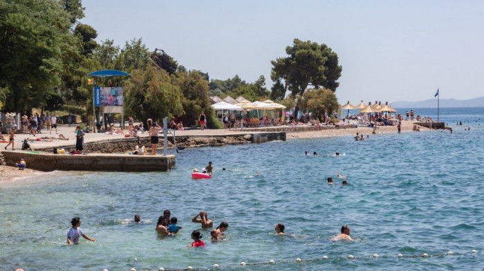 Na gradskoj plaži u Zadru se danima izlivaju fekalije: Kupačima prete crevna zaraza i druge bolesti