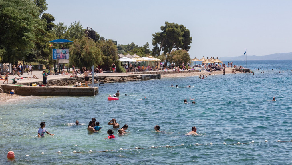 Na gradskoj plaži u Zadru se danima izlivaju fekalije: Kupačima prete crevna zaraza i druge bolesti