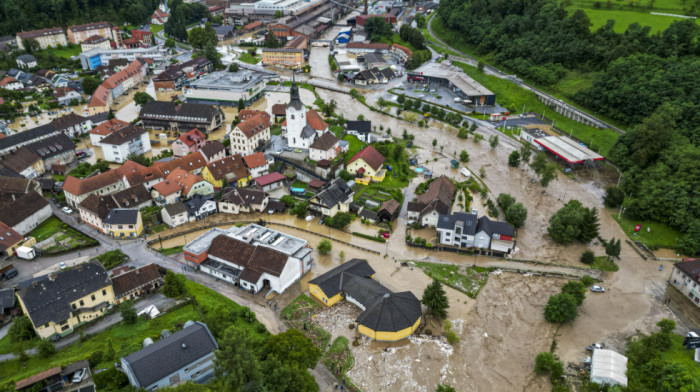 Pukovnik Stevanović: Situacija u Sloveniji i dalje teška, veliki broj naselja odsečen od sveta