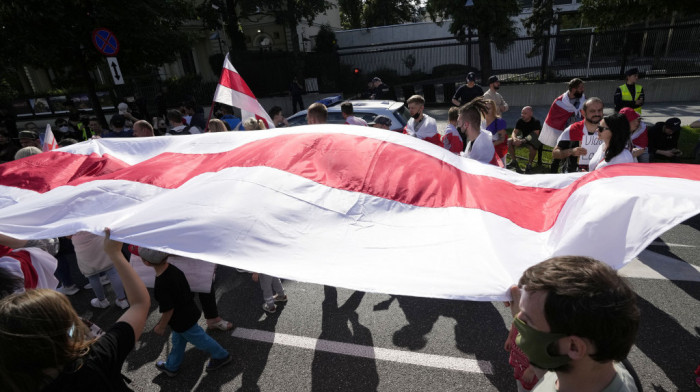 Tri godine od izbora u Belorusiji i nasilnog gušenja protesta: Nove sankcije Zapada Minsku dok Lukašenko podržava Putina