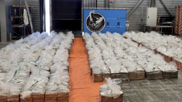 U kontejneru sa bananama u Roterdamu zaplenjeno osam tona kokaina