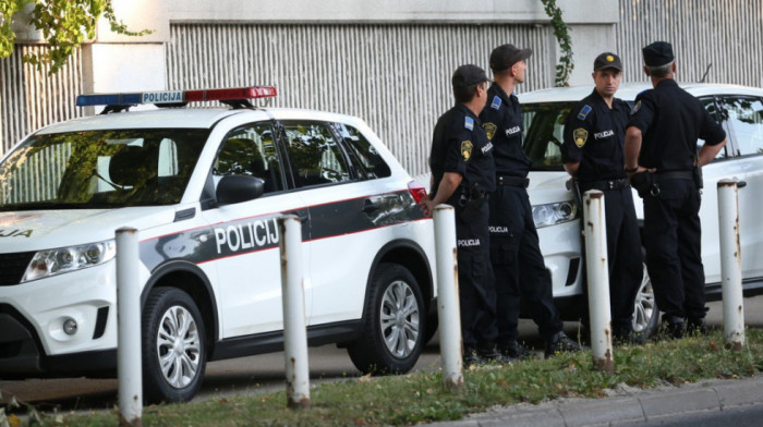 Masovna tuča u garaži tržnog centra u Sarajevu: Korišćeni suzavci i palice, tri osobe prevezene u bolnicu