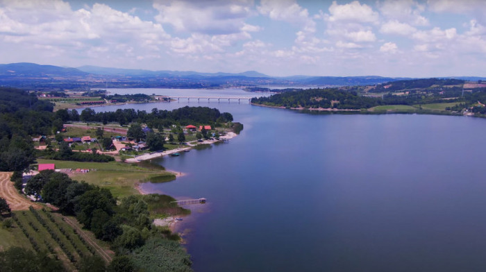 Zabrinjavajuća situacija na Gružanskom jezeru: Akumulacija iz koje Kragujevac dobija vodu sve više zagađena