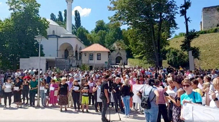 Protesti posle tragedije u Gradačcu: Okupljeni poručili da žive u strahu i da ih sistem ne štiti