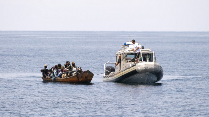 Pet osoba poginulo, sedam nestalo nakon prevrtanja čamca sa migrantima kod obale Tunisa