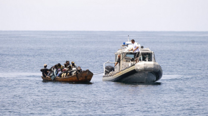 Pet osoba poginulo, sedam nestalo nakon prevrtanja čamca sa migrantima kod obale Tunisa